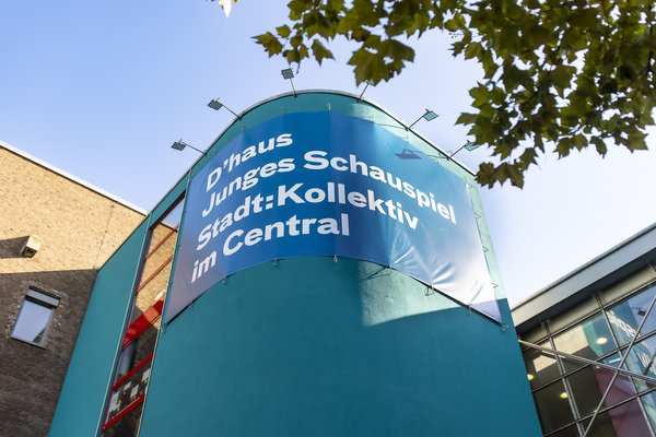 Frontansicht des Turms, der der Eingang zum Central ist.